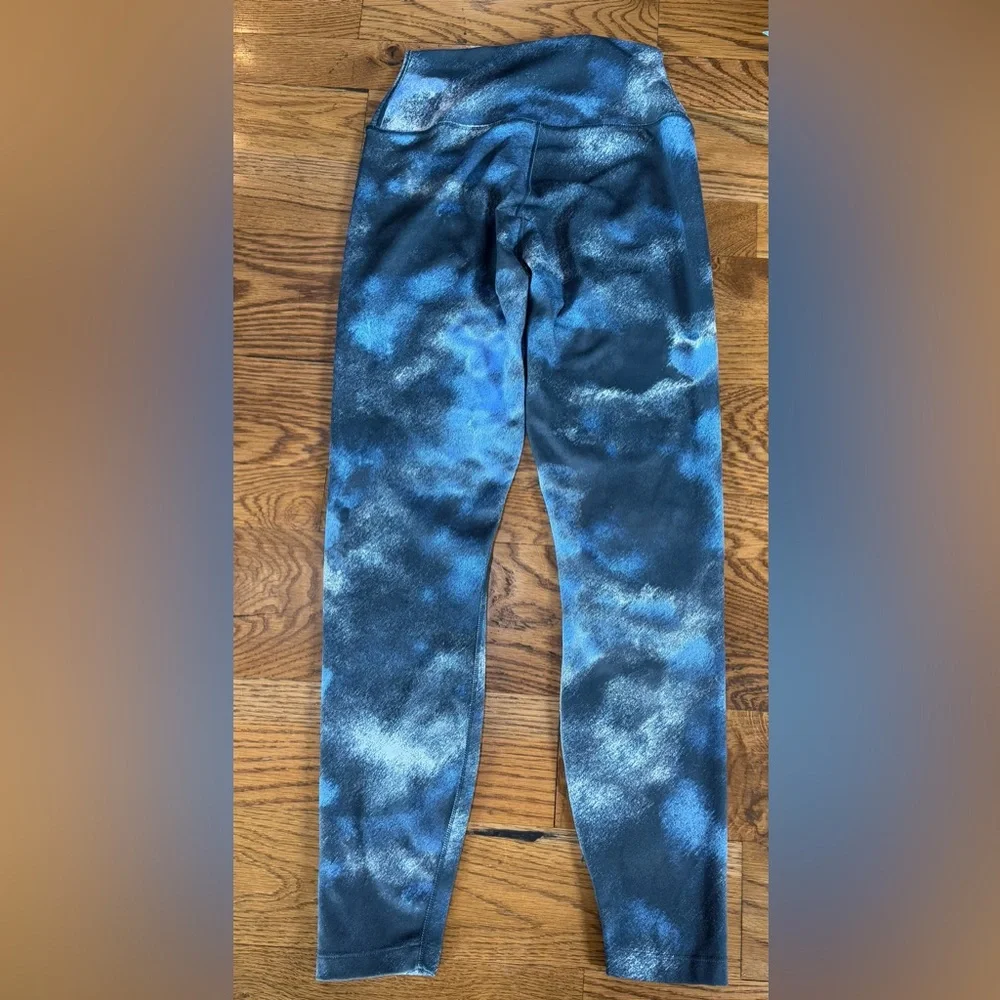 Nike Therma-FIT One. Women's High-Waisted 7/8 Leggings. Blues. Size Small.